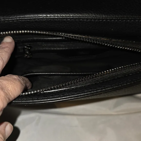 Valentino Orlandi Sleek Black Crossbody Bag - Picture 8 of 9